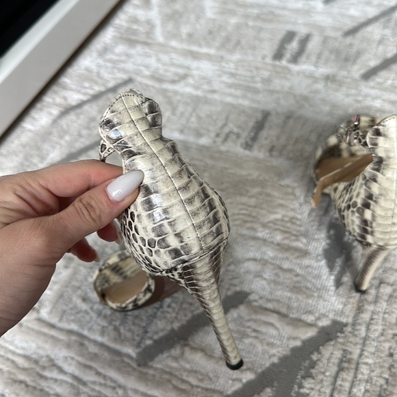 Michael Kors sandals size 6 print - Picture 5 of 6